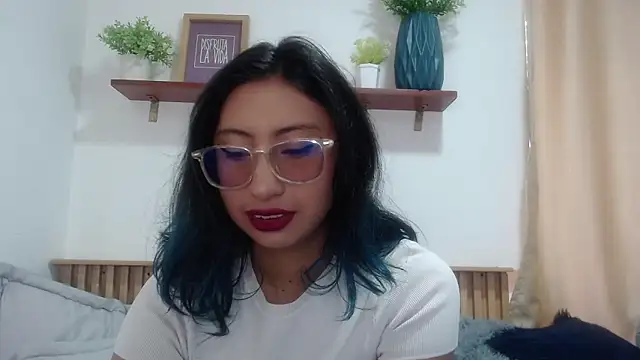 Snapshot of Violet_2003 chatting on 05-29-26, 02:26 Violet 2003 online show from 05-29-26, 02:26