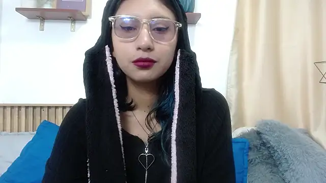 Snapshot of Violet_2003 chatting on 06-27-26, 02:34 Violet 2003 online show from 06-27-26, 02:34