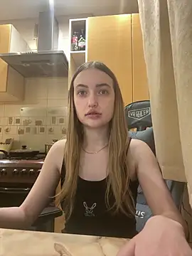 KariLindsey online show from 04-18-26, 07:07