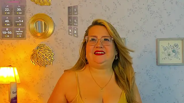 Snapshot of Martinacurvy_ chatting on 03-31-26, 11:32 Martinacurvy online show from 03-31-26, 11:32