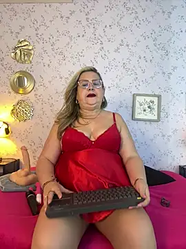 Snapshot of Martinacurvy_ chatting on 04-02-26, 11:41 Martinacurvy online show from 04-02-26, 11:41