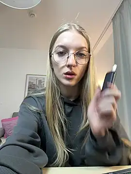 Snapshot of EvaEvis chatting on 04-15-26, 05:36 EvaEvis online show from 04-15-26, 05:36
