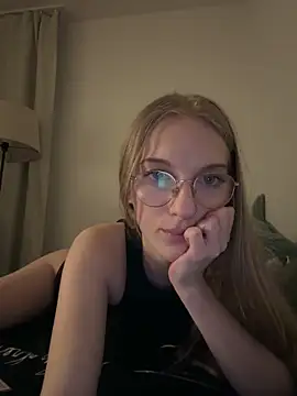 Snapshot of EvaEvis chatting on 04-15-26, 07:58 EvaEvis online show from 04-15-26, 07:58