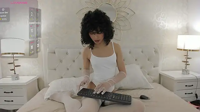 Snapshot of Julietta___ chatting on 05-12-26, 12:35 Julietta online show from 05-12-26, 12:35