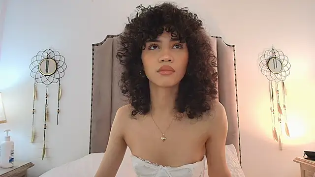 Snapshot of Julietta___ chatting on 06-23-26, 02:15 Julietta online show from 06-23-26, 02:15