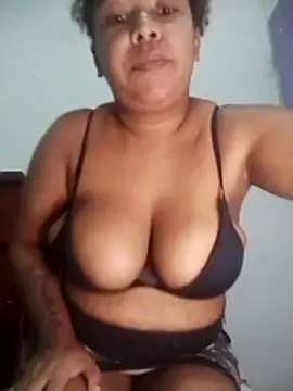 Snapshot of kimberlly25 chatting on 05-28-26, 12:46 kimberlly25 online show from 05-28-26, 12:46