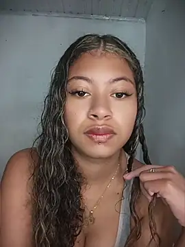 Snapshot of BelleKaty_ chatting on 05-21-26, 04:36 BelleKaty online show from 05-21-26, 04:36