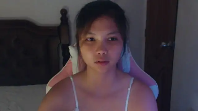 Snapshot of sweet_21_1 chatting on 07-17-26, 05:07 sweet 21 1 online show from 07-17-26, 05:07
