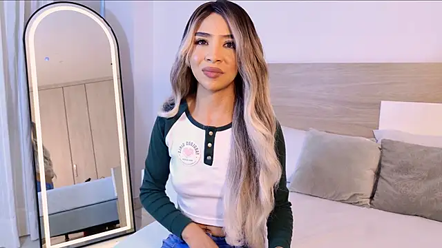 Snapshot of Sandy_Becker chatting on 04-03-26, 11:30 Sandy Becker online show from 04-03-26, 11:30