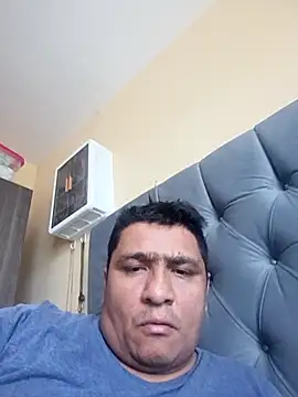 Snapshot of luis20212 chatting on 04-08-26, 04:40 luis20212 online show from 04-08-26, 04:40