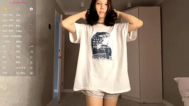 AmeliaMiotii online show from 04-12-26, 10:20