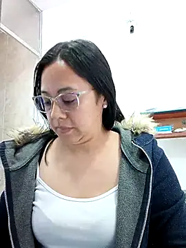 Snapshot of Violeta--7 chatting on 04-06-26, 01:45 Violeta--7 online show from 04-06-26, 01:45