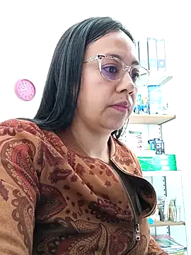 Snapshot of Violeta--7 chatting on 04-20-26, 01:47 Violeta--7 online show from 04-20-26, 01:47