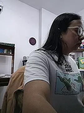 Snapshot of Violeta--7 chatting on 05-11-26, 04:04 Violeta--7 online show from 05-11-26, 04:04