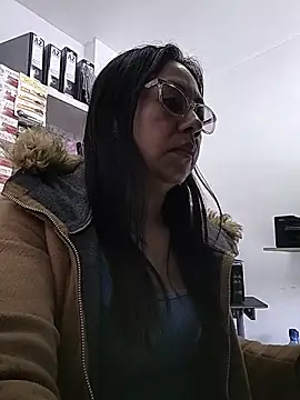 Snapshot of Violeta--7 chatting on 06-24-26, 01:43 Violeta--7 online show from 06-24-26, 01:43