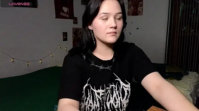 Snapshot of Tori_Sweet chatting on 05-01-26, 02:05 Tori Sweet online show from 05-01-26, 02:05