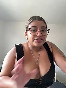 Snapshot of C1N09 chatting on 06-15-26, 06:32 C1N09 online show from 06-15-26, 06:32