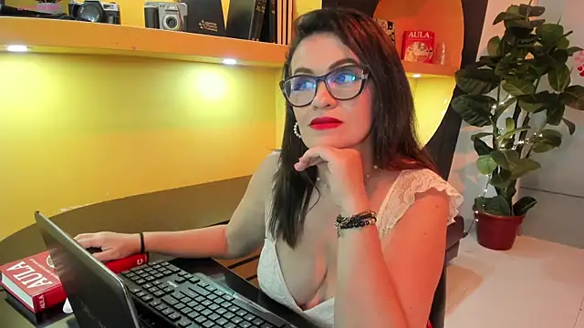 Snapshot of BiancaRoyalle chatting on 04-18-26, 09:15 BiancaRoyalle online show from 04-18-26, 09:15