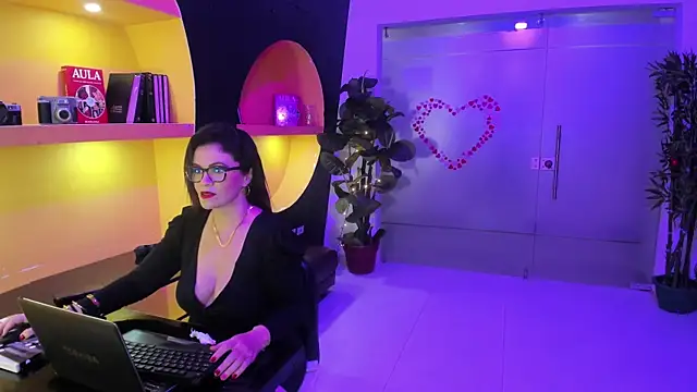 Snapshot of BiancaRoyalle chatting on 04-24-26, 09:17 BiancaRoyalle online show from 04-24-26, 09:17