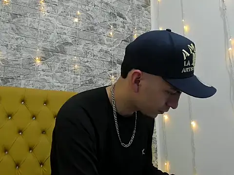 Max sstteel online show from 04-17-26, 12:30