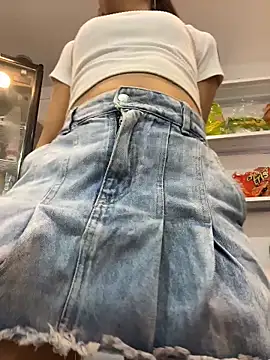 Snapshot of izumi_mei chatting on 05-16-26, 03:47 izumi mei online show from 05-16-26, 03:47