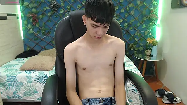 Snapshot of maxim_rod chatting on 04-10-26, 03:45 maxim rod online show from 04-10-26, 03:45