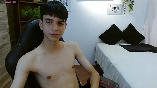 Snapshot of maxim_rod chatting on 04-21-26, 02:15 maxim rod online show from 04-21-26, 02:15