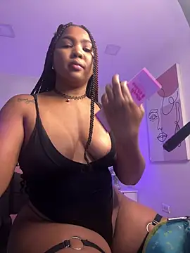 Snapshot of madisoncurt_ chatting on 05-19-26, 11:49 madisoncurt online show from 05-19-26, 11:49