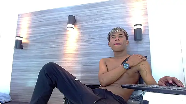 LuckyBluex online show from 03-29-26, 02:55