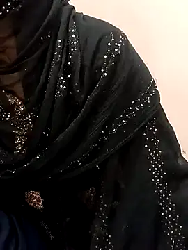 Snapshot of Miss_Noor__ chatting on 04-27-26, 08:34 Miss Noor online show from 04-27-26, 08:34