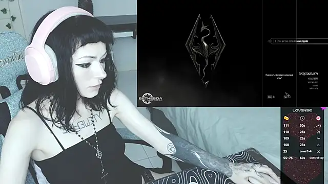 Snapshot of H3xD0ll chatting on 06-19-26, 02:43 H3xD0ll online show from 06-19-26, 02:43