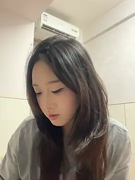 Snapshot of Alice-babyone chatting on 04-27-26, 10:24 Alice-babyone online show from 04-27-26, 10:24