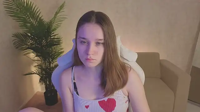Snapshot of SweetieBlush chatting on 04-21-26, 02:04 SweetieBlush online show from 04-21-26, 02:04