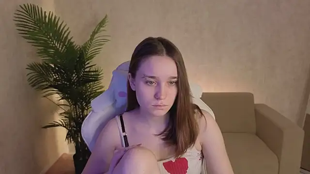 Snapshot of SweetieBlush chatting on 04-21-26, 02:51 SweetieBlush online show from 04-21-26, 02:51