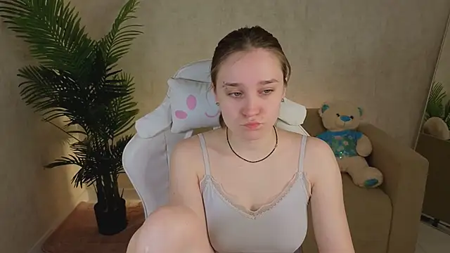 Snapshot of SweetieBlush chatting on 04-28-26, 01:26 SweetieBlush online show from 04-28-26, 01:26