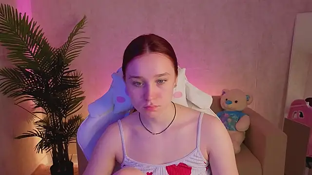 Snapshot of SweetieBlush chatting on 05-11-26, 01:11 SweetieBlush online show from 05-11-26, 01:11