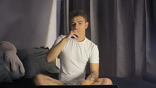 MaxWoolf online show from 07-08-26, 01:48