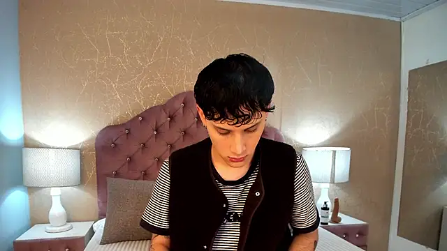 Snapshot of LephyStar chatting on 05-16-26, 04:20 LephyStar online show from 05-16-26, 04:20