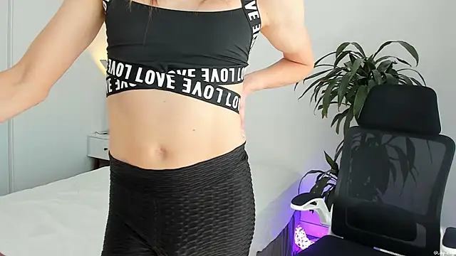 LilyReina online show from 03-31-26, 05:57