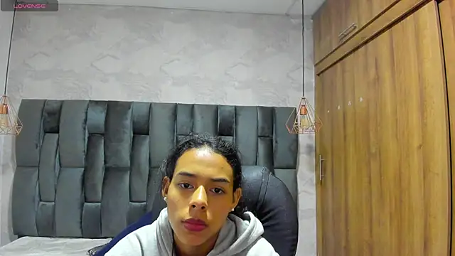 Snapshot of miarivers_1 chatting on 04-08-26, 01:00 miarivers 1 online show from 04-08-26, 01:00