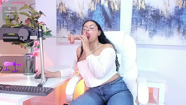 Snapshot of scarlett__2 chatting on 05-19-26, 07:31 scarlett 2 online show from 05-19-26, 07:31