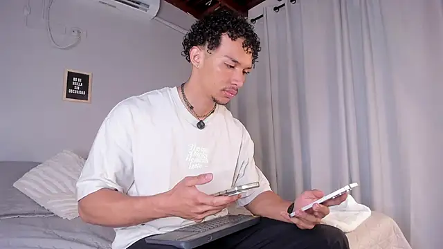 Snapshot of dominik_drake chatting on 04-10-26, 12:43 dominik drake online show from 04-10-26, 12:43