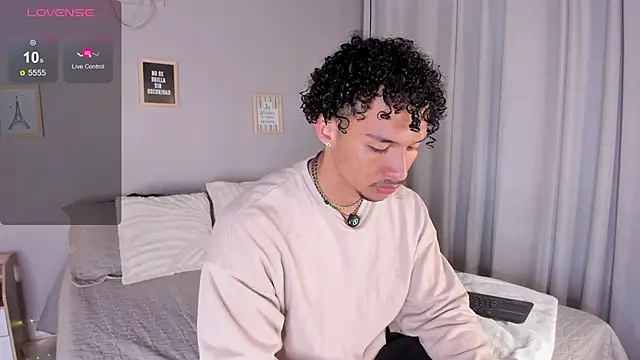 Snapshot of dominik_drake chatting on 04-15-26, 12:56 dominik drake online show from 04-15-26, 12:56