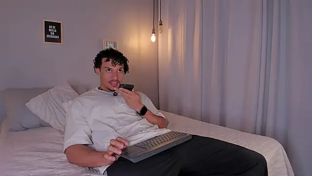 Snapshot of dominik_drake chatting on 04-21-26, 12:22 dominik drake online show from 04-21-26, 12:22