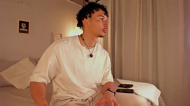 Snapshot of dominik_drake chatting on 05-01-26, 12:43 dominik drake online show from 05-01-26, 12:43