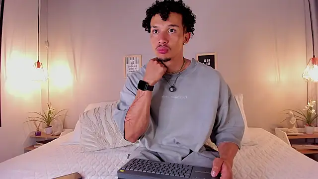 Snapshot of dominik_drake chatting on 06-18-26, 12:20 dominik drake online show from 06-18-26, 12:20
