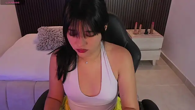 Snapshot of MILLYEVANS1 chatting on 04-11-26, 03:11 MILLYEVANS1 online show from 04-11-26, 03:11