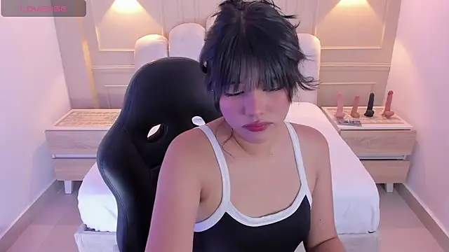 MILLYEVANS1 online show from 04-28-26, 03:22
