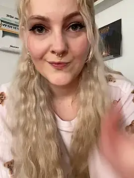 LoveAliceXXX online show from 04-18-26, 12:53