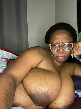 Snapshot of BoobsQueeen chatting on 07-23-26, 03:54 BoobsQueeen online show from 07-23-26, 03:54